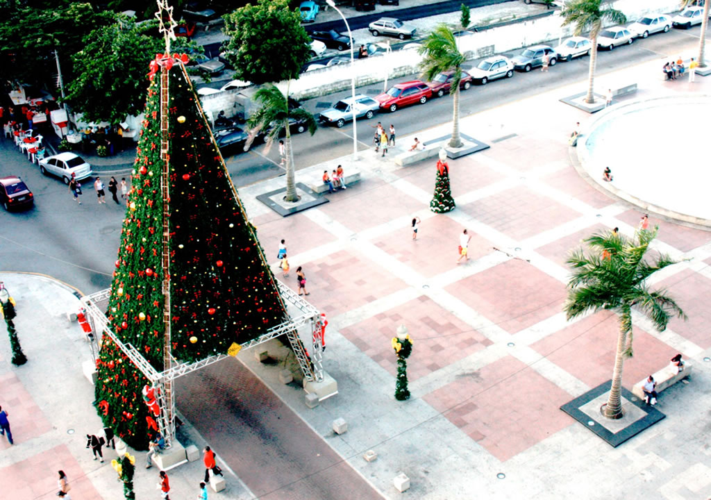 CDL e parceiros promovem decoração Natalina na Praça do Santíssimo Salvador  - CDL Campos