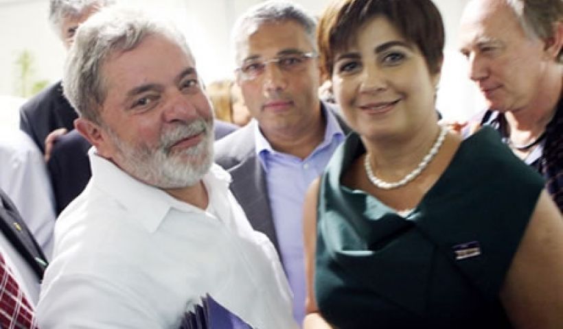 A prefeita Rosinha entregou uma carta ao presidente Lula explicando a situação da região caso a emenda Íbsen seja aprovada (Foto: Gerson Gomes)
