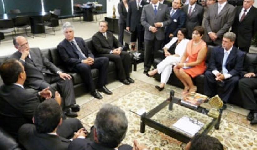 Na audiência com o ministro Gilmar Mendes, a Prefeita Rosinha Garotinho estava acompanhada de várias autoridades (Foto: Divulgação)