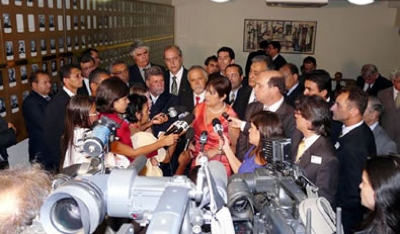 No final, Rosinha que também é presidente da Ompetro concedeu entrevista coletiva (Foto: Divulgação)