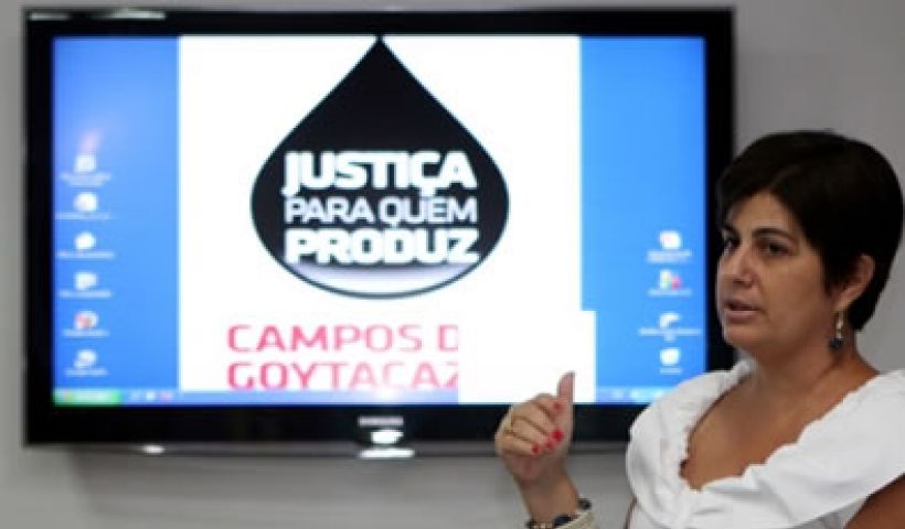 A Prefeita Rosinha Garotinho diz que a principal marca da luta pelos royalties, que a gota, será colocada em sacolas de supermercados entre outros (Foto: César Ferreira)